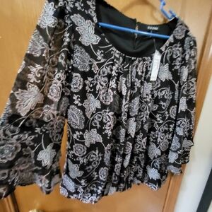 Roz & Ali Black and White Floral Blouse